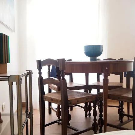 Blue Window Studio Apartment *